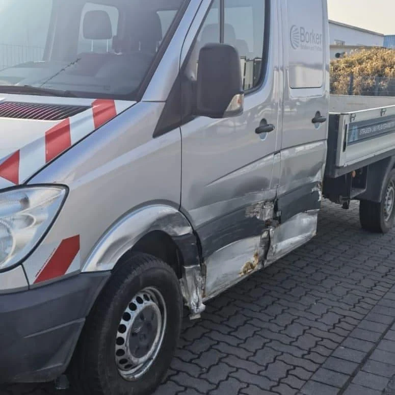 Karosserie-Instandsetzung · Transporter bei Autopark Verden – Vorher
